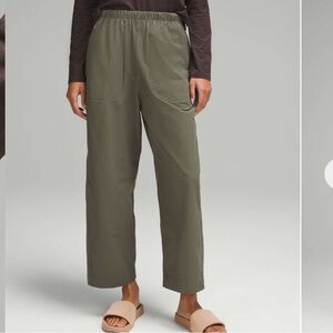 Lululemon Lightweight MR Barrel-Leg Crop Pant